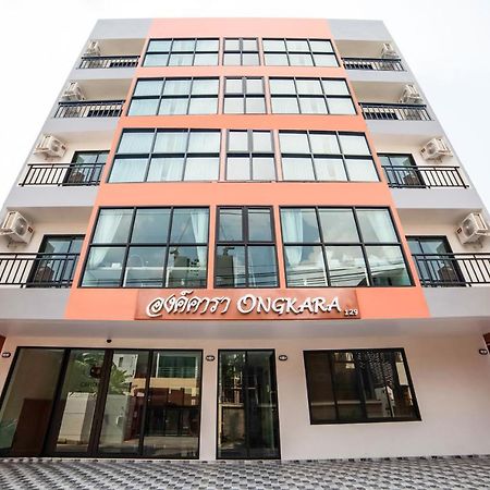 Ongkara Near Bts Thonglor Hotel Banguecoque Exterior foto